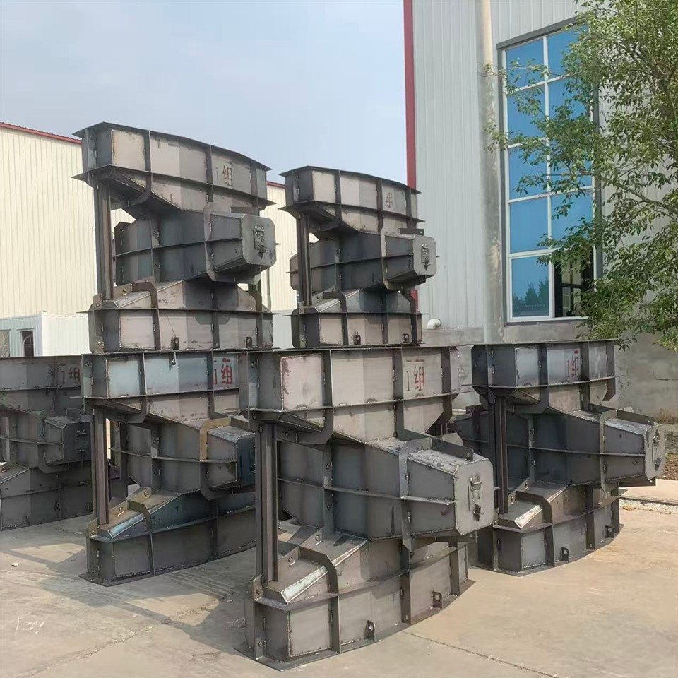 Keerutatud betoonplokivorm